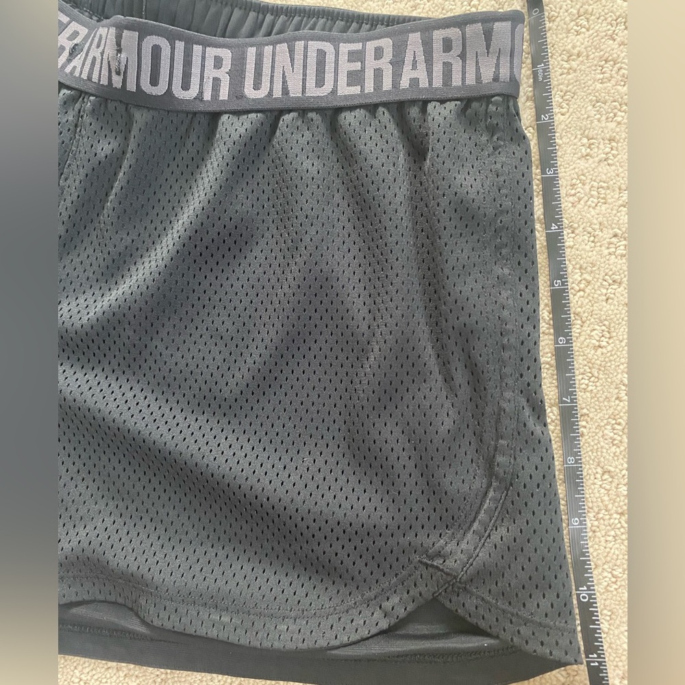 Under Armour black women’s athletic sport shorts - size medium - Picture 4 of 5